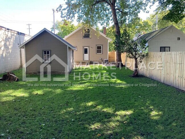 Building Photo - 408 S Clemens Ave