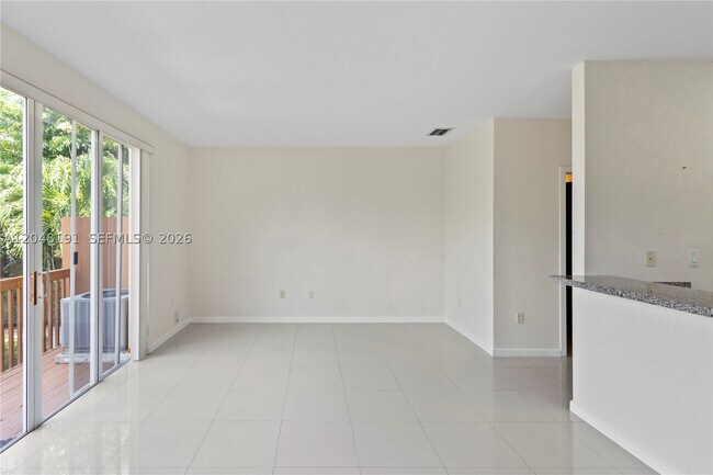 Building Photo - 2782 SW 33rd Ave