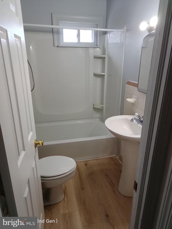 Building Photo - 16 N Orchard St