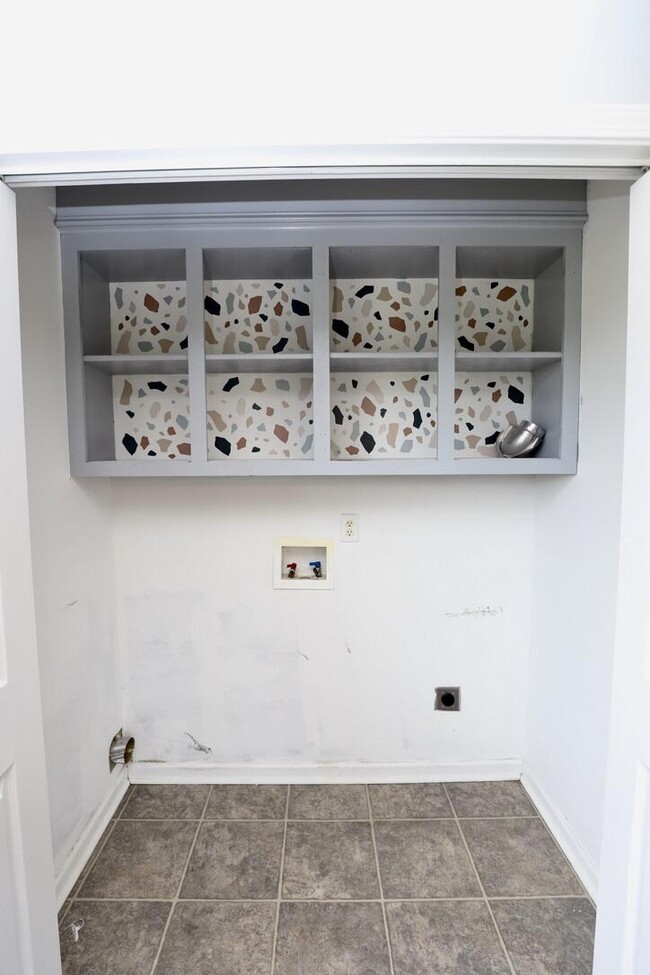 Building Photo - 60 Vinca Ct