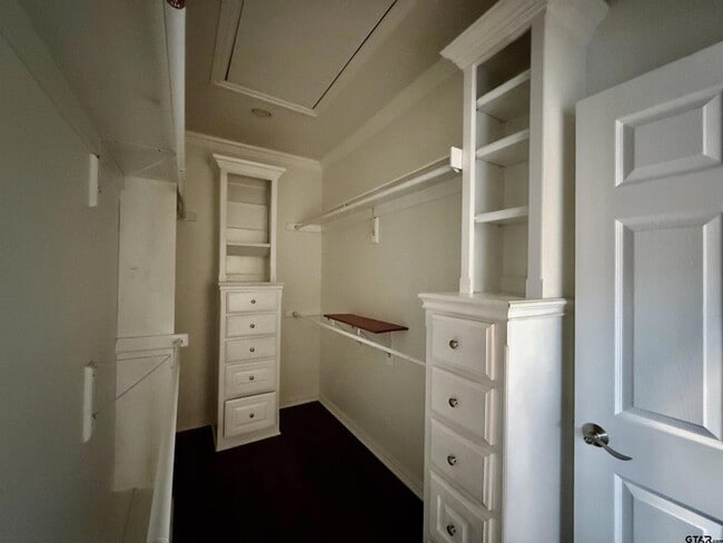 Building Photo - 3815 Holly Ridge Dr