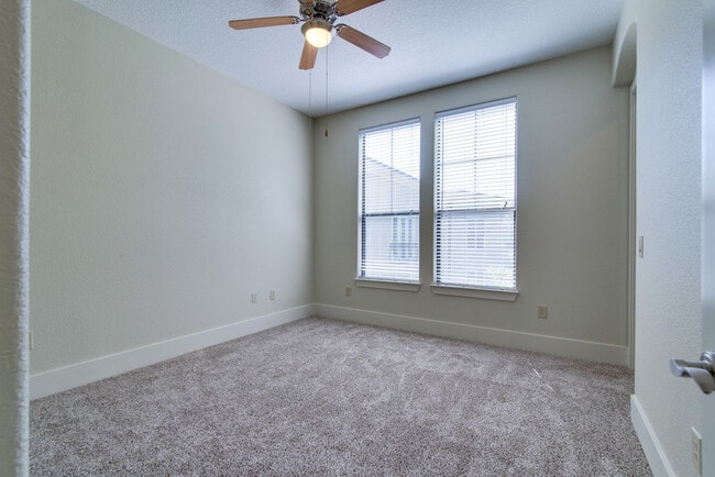 Building Photo - 2600 Hillsboro Pike