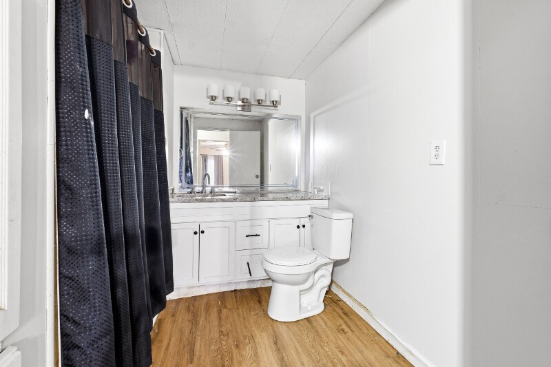 Building Photo - 3831 King Dr