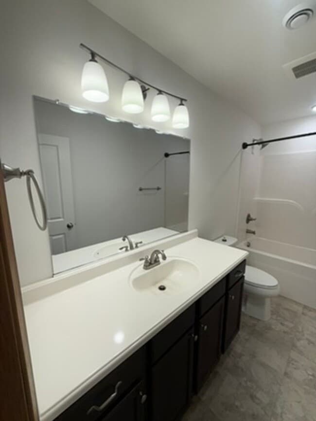 Building Photo - Modern 2-Bedroom Rental in North Pole!