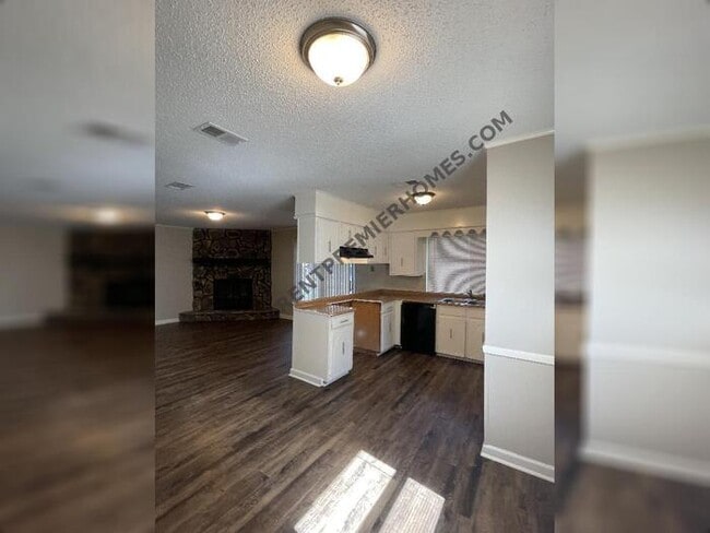 Building Photo - 10001 Forester Cove