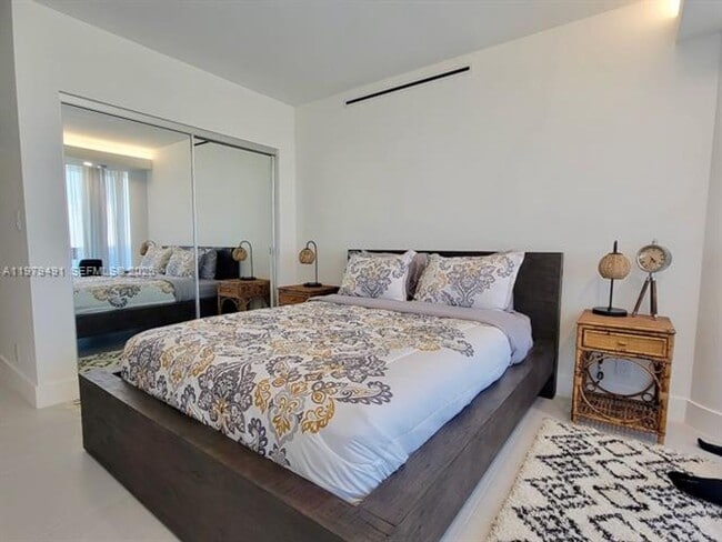 Building Photo - 900 Bay Dr