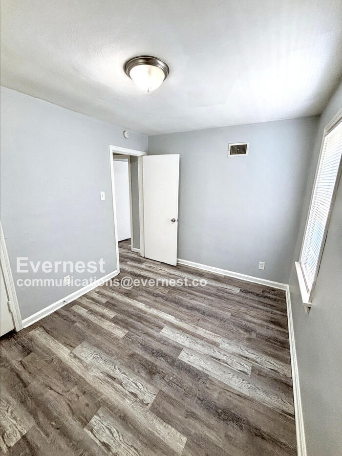 Building Photo - 6149 Jackson Ave