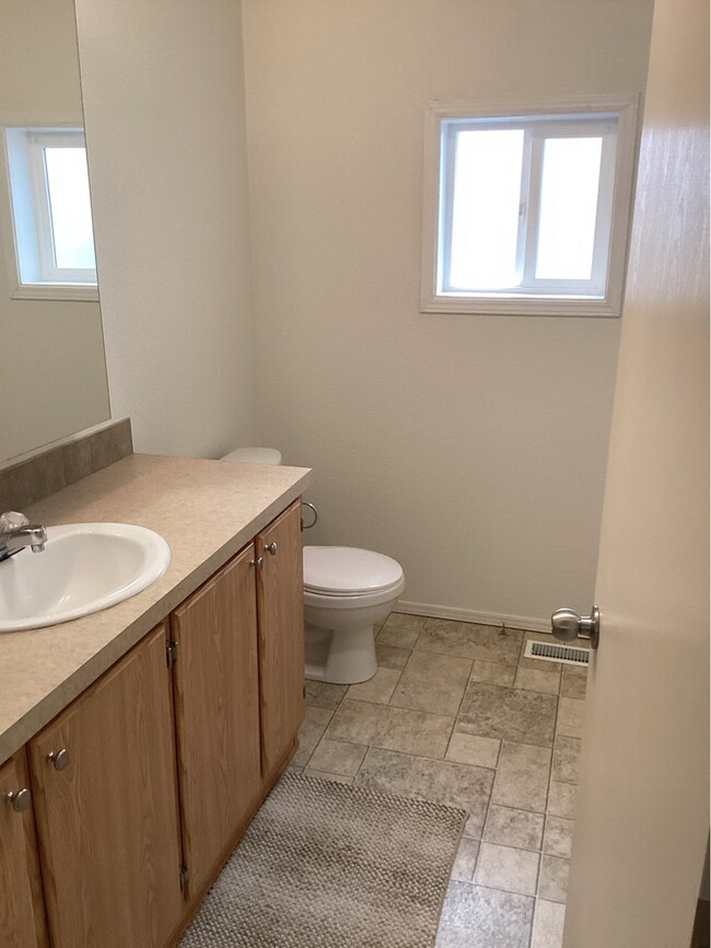 Building Photo - 365 SW Pacific View St