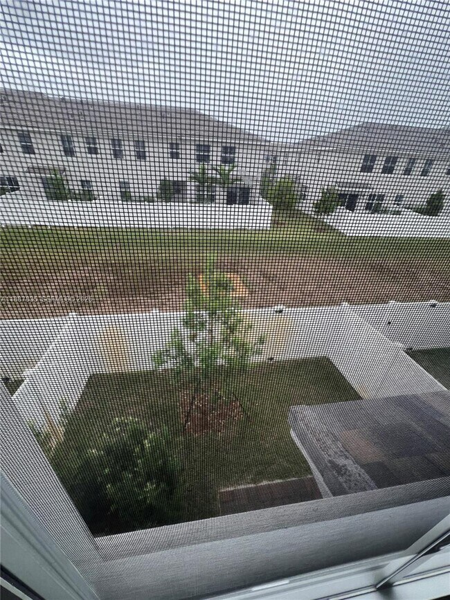 Building Photo - 141 SW 171st Ave