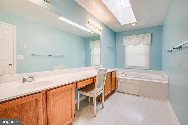Building Photo - 201 Anchor Cove