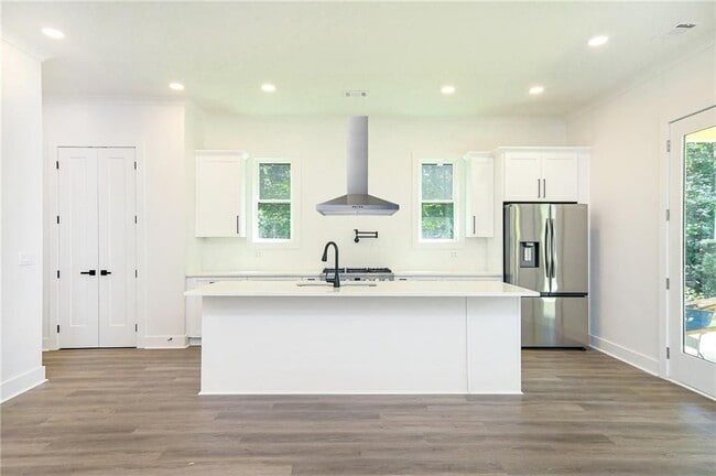 Building Photo - 3604 Pineview Cir NW