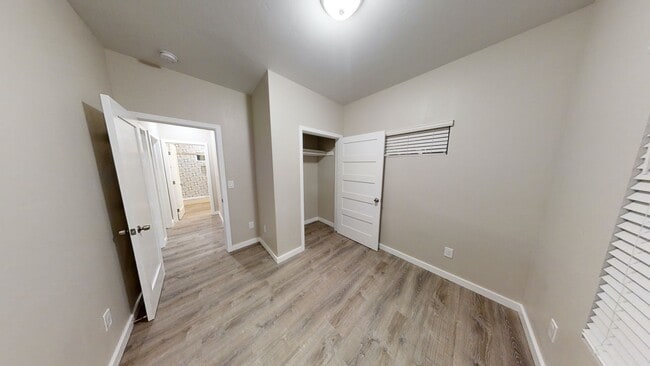 Building Photo - 4BD/2BA on Montezuma!