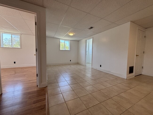 Building Photo - 941 Vista Ln