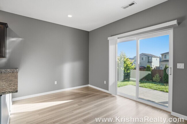 Building Photo - Lovely 5 BD | 3 BA | Loft | Main-Level Suite | 2,376 SF | Corner Lot | Riverside Estates