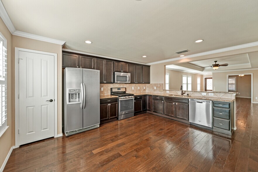 Building Photo - 245 Mariposa Ln