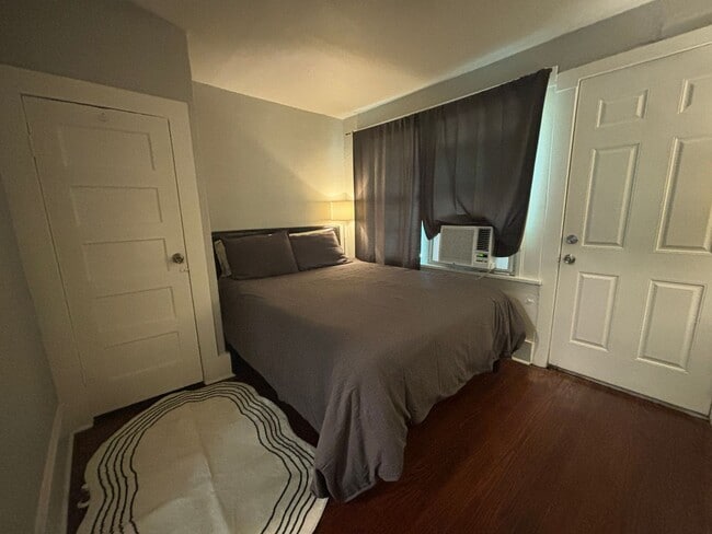 Building Photo - 312 S Valentine St