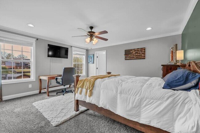 Building Photo - 820 Carousel Ct