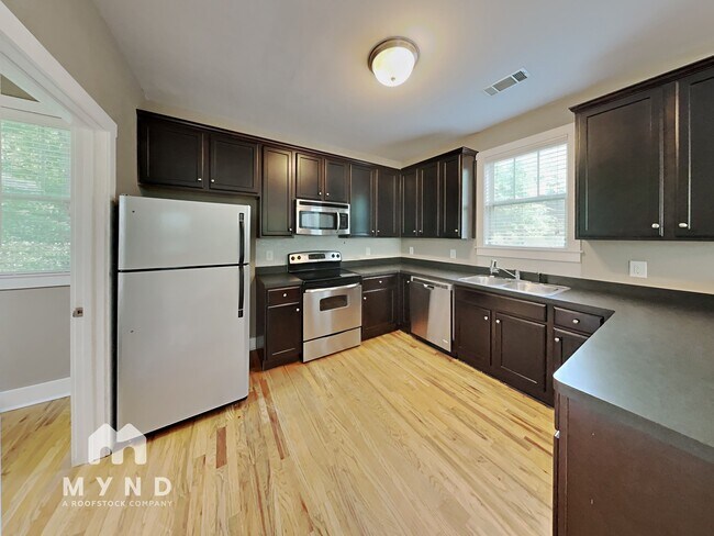 Building Photo - 181 Herring St