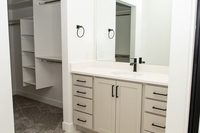 Building Photo - 880 S 340 E