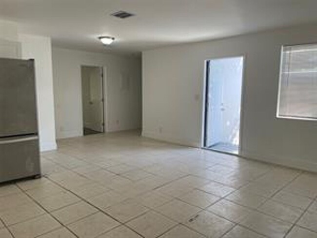 Building Photo - Charming 3-Bedroom, 2-Bathroom Apartment i...