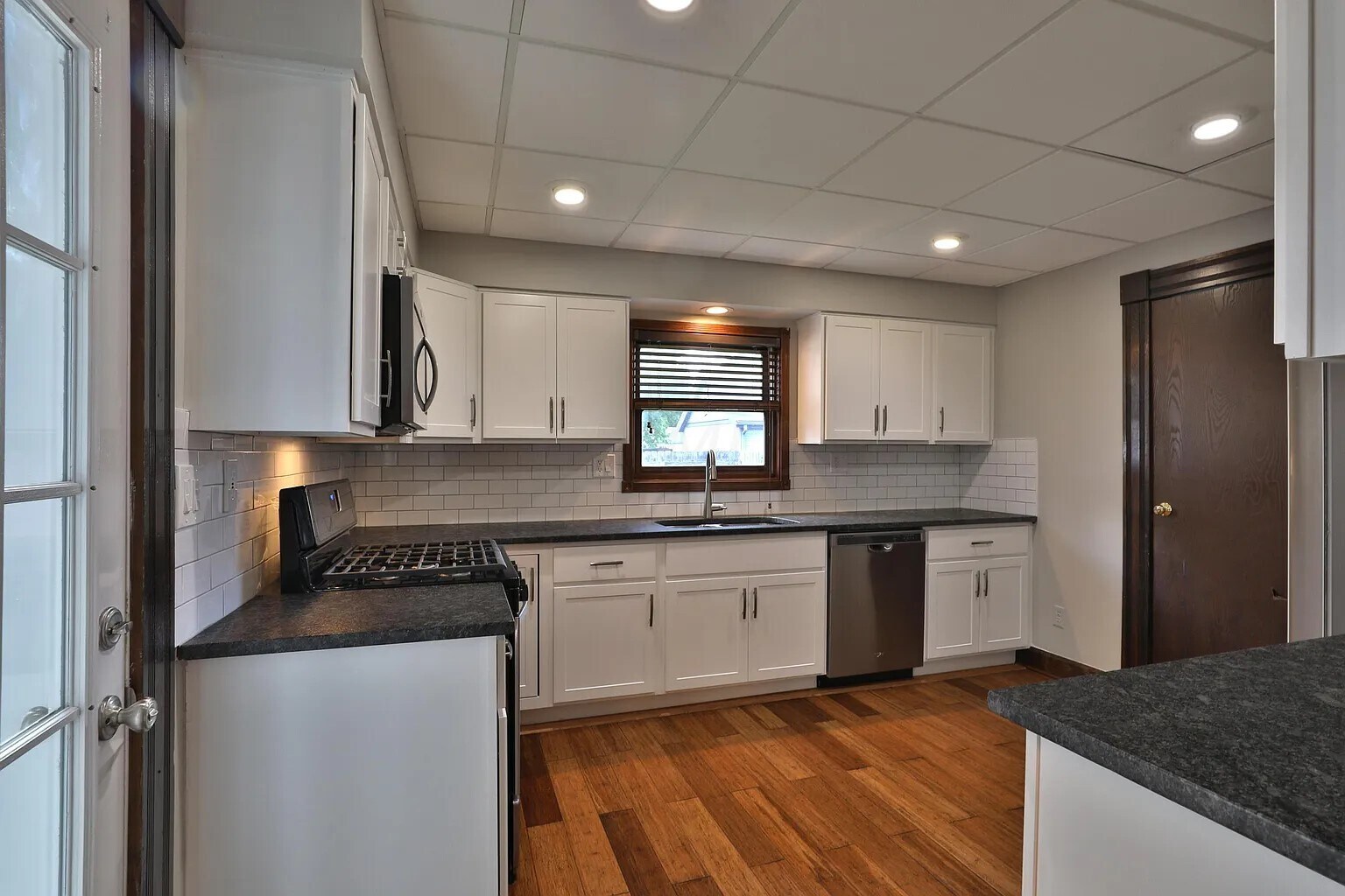 Kitchen2 - 350 W 1st Ave