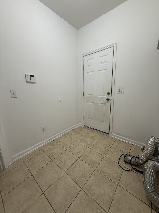 Building Photo - 4304 E Barcelona Way