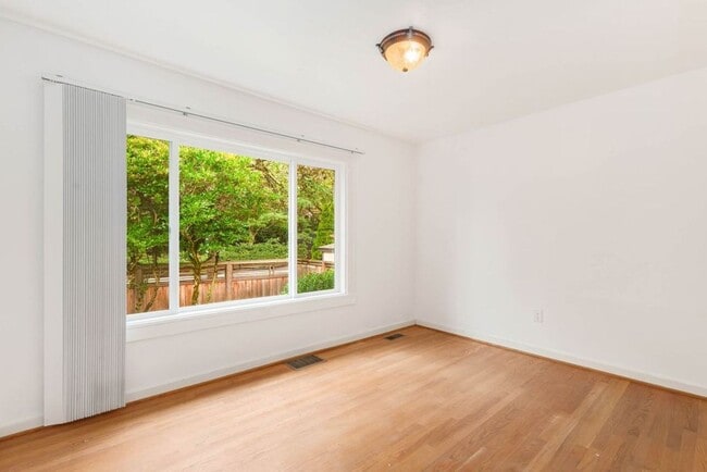 Building Photo - STUNNING, Bright Capital Hill Home