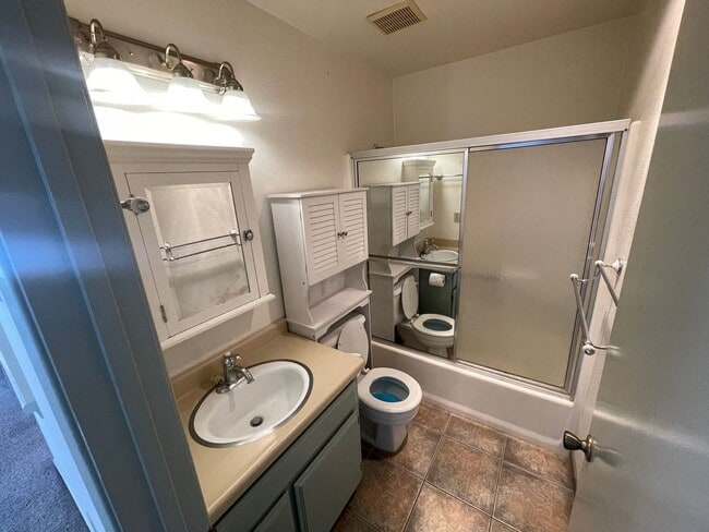 Building Photo - 540 S 5th St