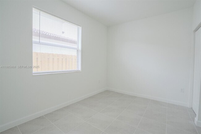 Building Photo - 2972 SE 23rd Ave