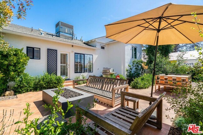 Building Photo - 741 Chautauqua Blvd