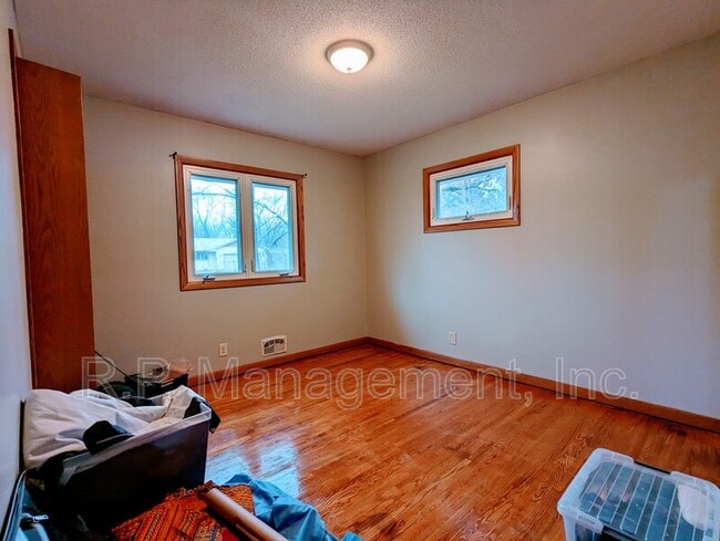 Building Photo - 15 103rd Ave NW