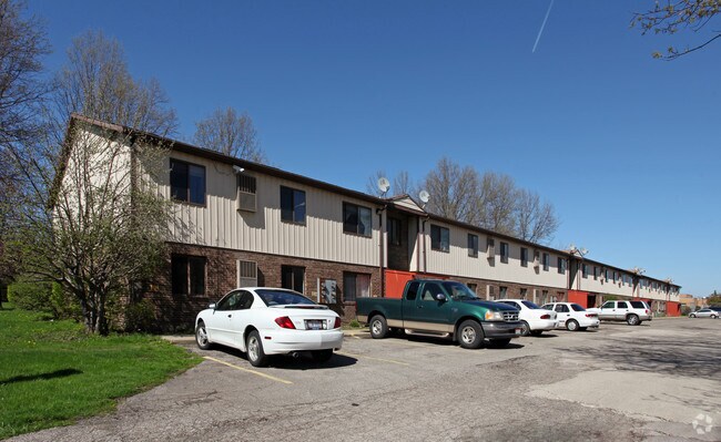 Primary Photo - Michigan Square Apartments