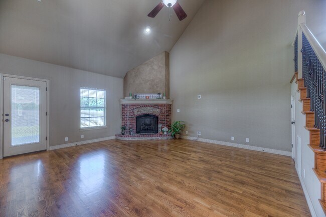 Building Photo - 1317 W Dover St