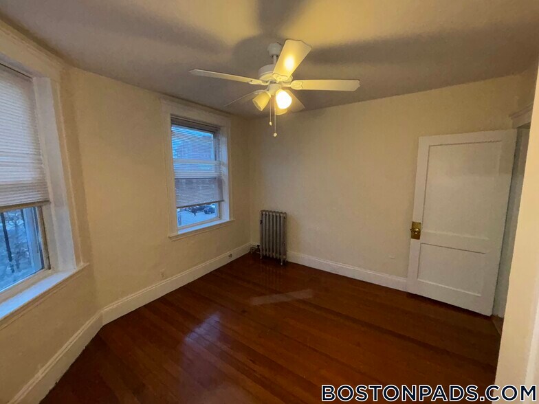 Building Photo - 518 Cambridge St