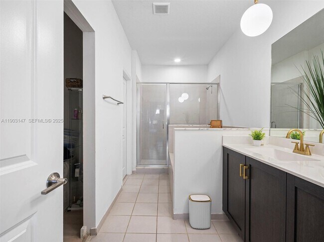 Building Photo - 1411 SE 26th Rd