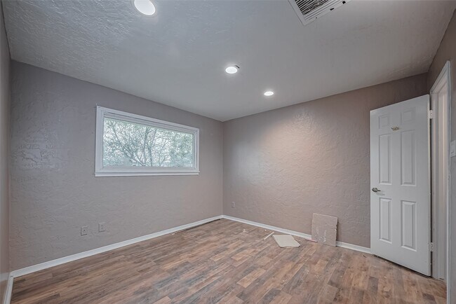 Building Photo - 4015 Black Locust Dr
