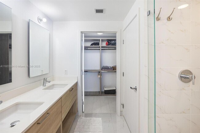 Building Photo - 16385 Biscayne Blvd