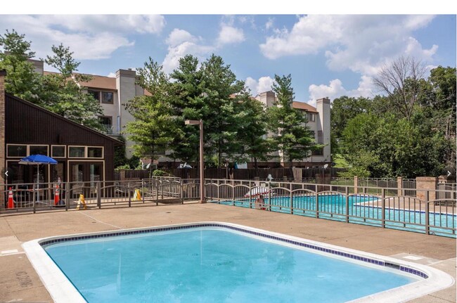 Building Photo - 3095 Hawthorne Dr NE