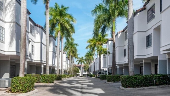 Building Photo - 19680 E Country Club Dr