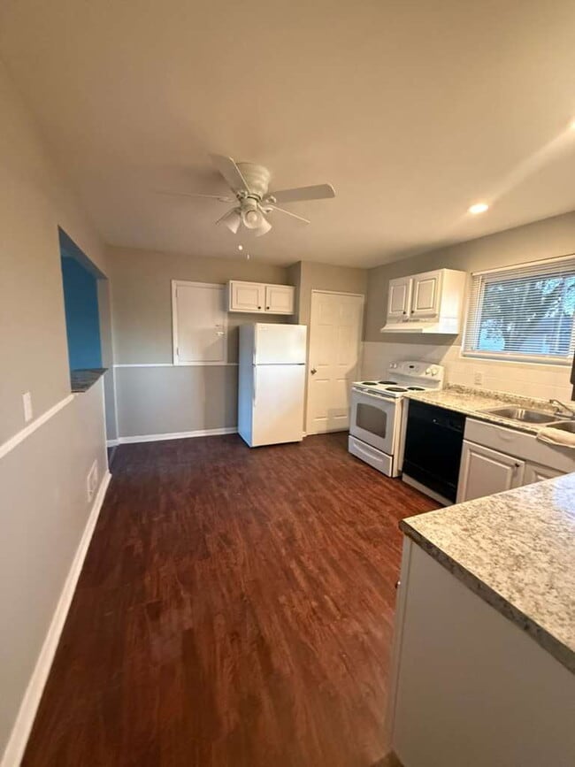 Building Photo - "Charming 3-Bedroom Gem on Walker Avenue – Cozy Living in St. Louis!"  Section 8 Welcome