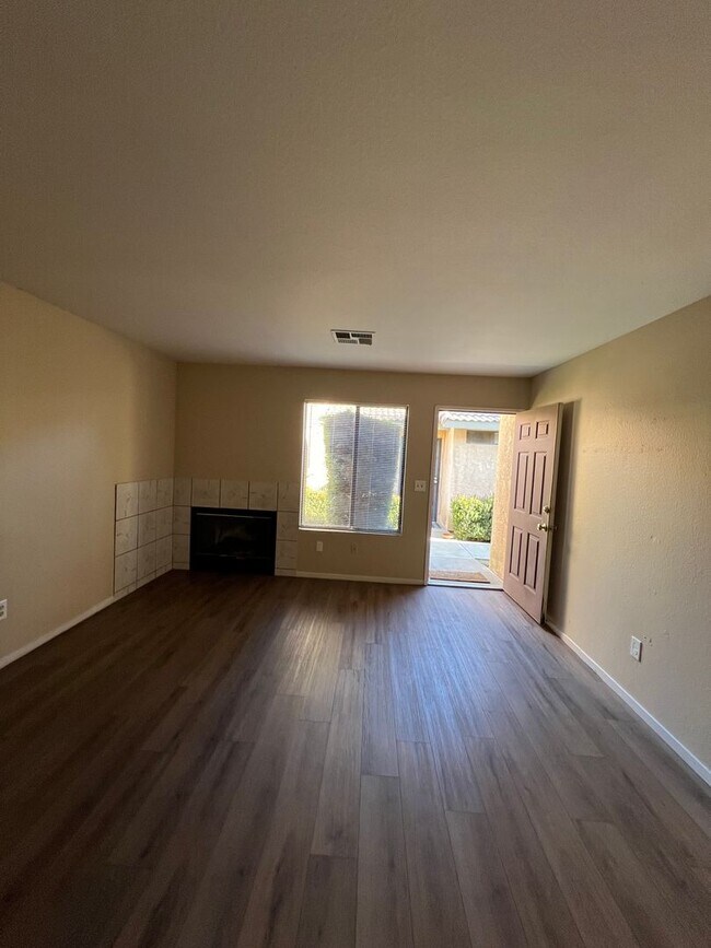 Building Photo - 8609 Lyn River Ct