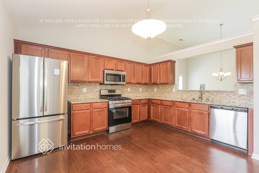 Building Photo - 1142 Balvaird Dr SE