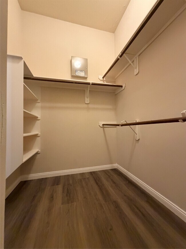 Building Photo - 4734 Lonestone Cir