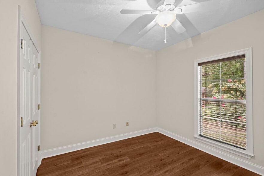 Building Photo - 102 Avery Forest