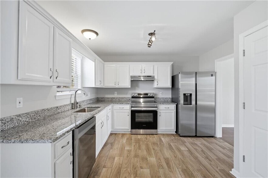 Building Photo - 1098 Village Creek