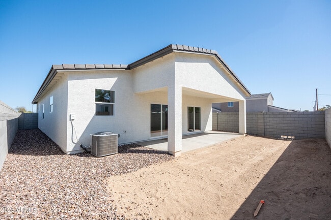 Building Photo - 909 E Desert Ln