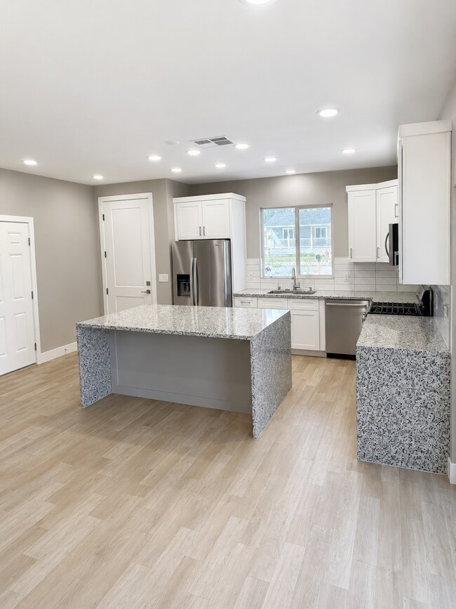 Building Photo - Paradise Home on Cul-de-Sac – Tall Ceilings, Designer Finishes & Upgraded Garage