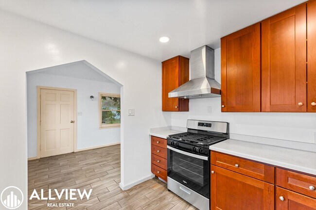 Building Photo - Beautifully Updated 1 Bed/1 Bath Single-Fa...