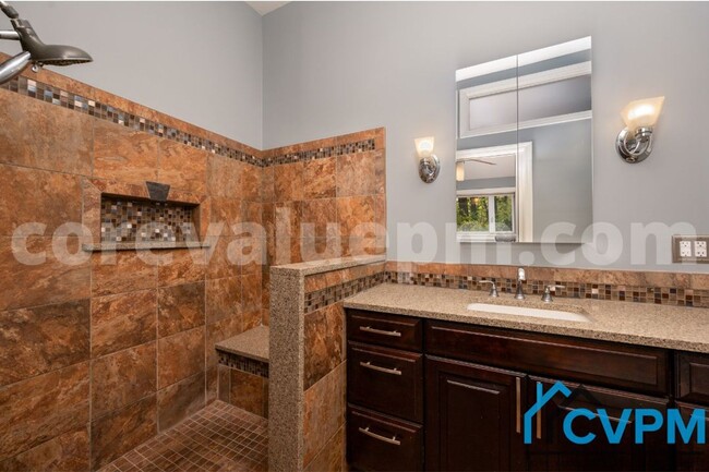 Building Photo - 7425 Hickory Ln