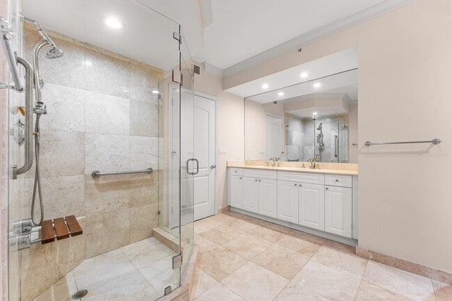 Building Photo - 550 SE Mizner Blvd